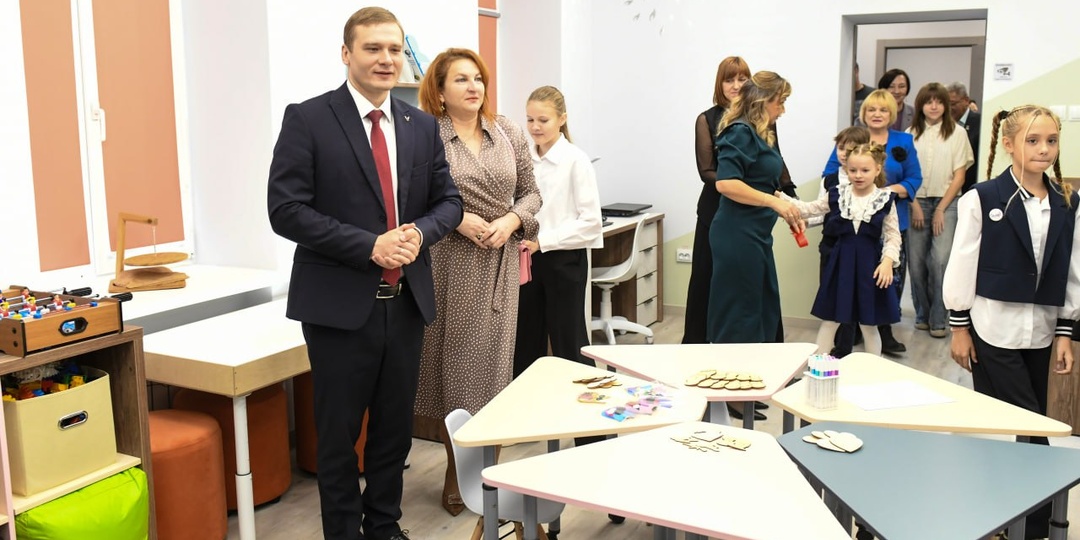 Открыл детский культурно-просветительский центр в Белом Яре