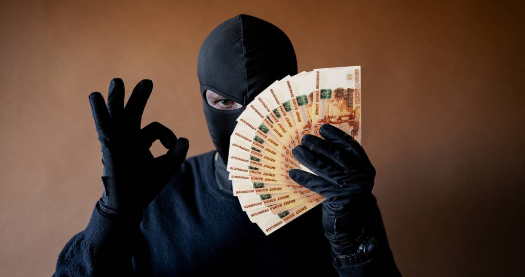 Мошенники сами переводят вам деньги: почему нельзя возвращать их обратно и что делать, если вы оказались в такой ситуации.