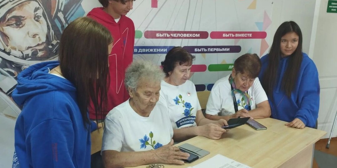Активисты «Движения первых» политехнического лицея провели мастер-класс по цифровой грамотности для «серебряных» волонтёров