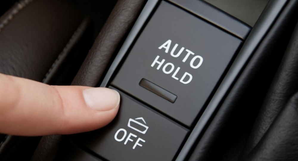 Auto Hold: гениальная функция или ловушка для водителя? Разбираем по косточкам
