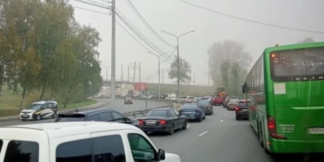 Ярославцы пожаловались на пробки из-за нового режима светофора на Фрунзе
