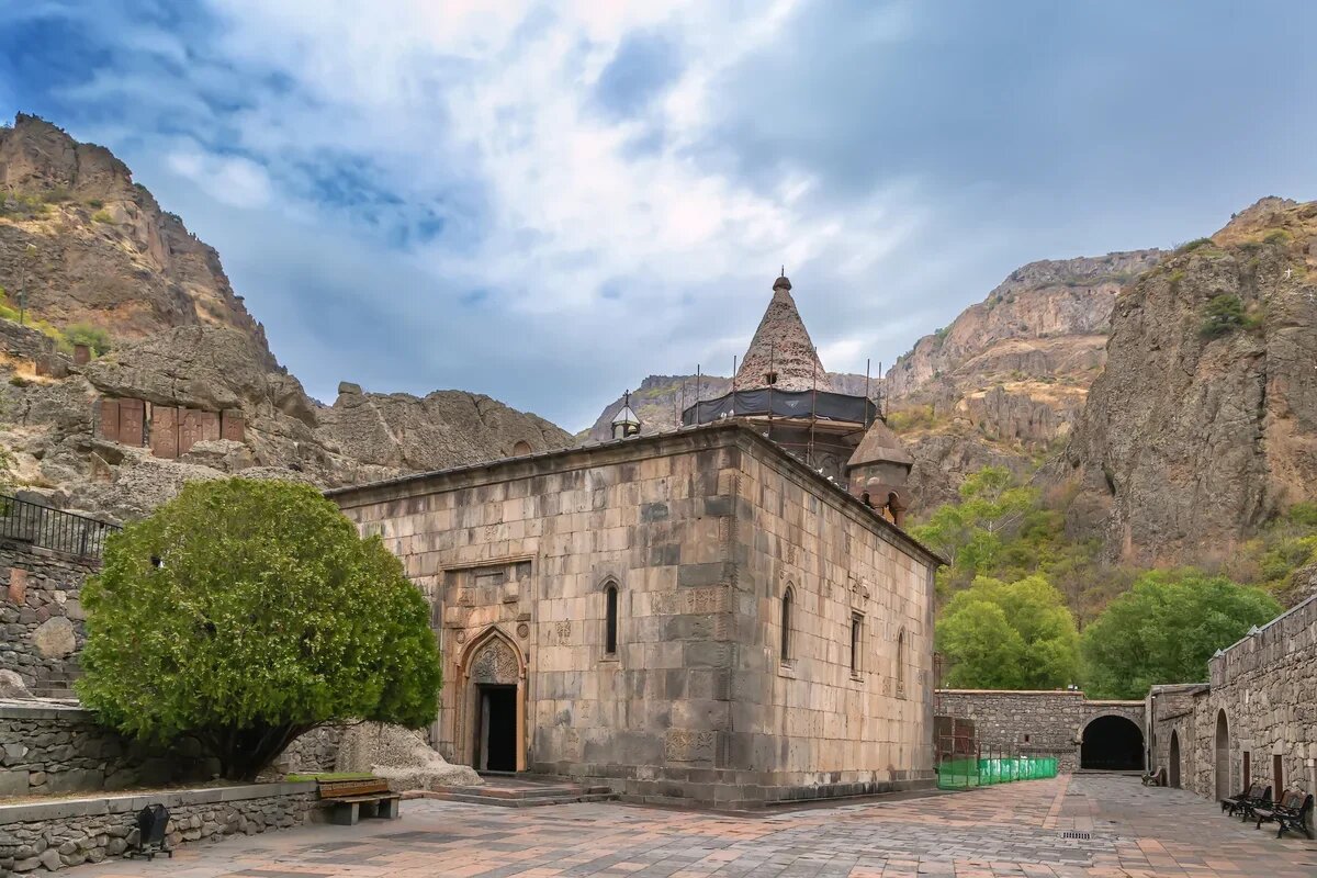    Монастырь Гегард, Армения. Фото: PressFoto