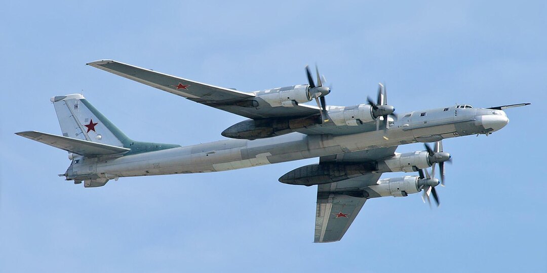 Шесть человек погибли при крушении Ту-95 в Амурской области