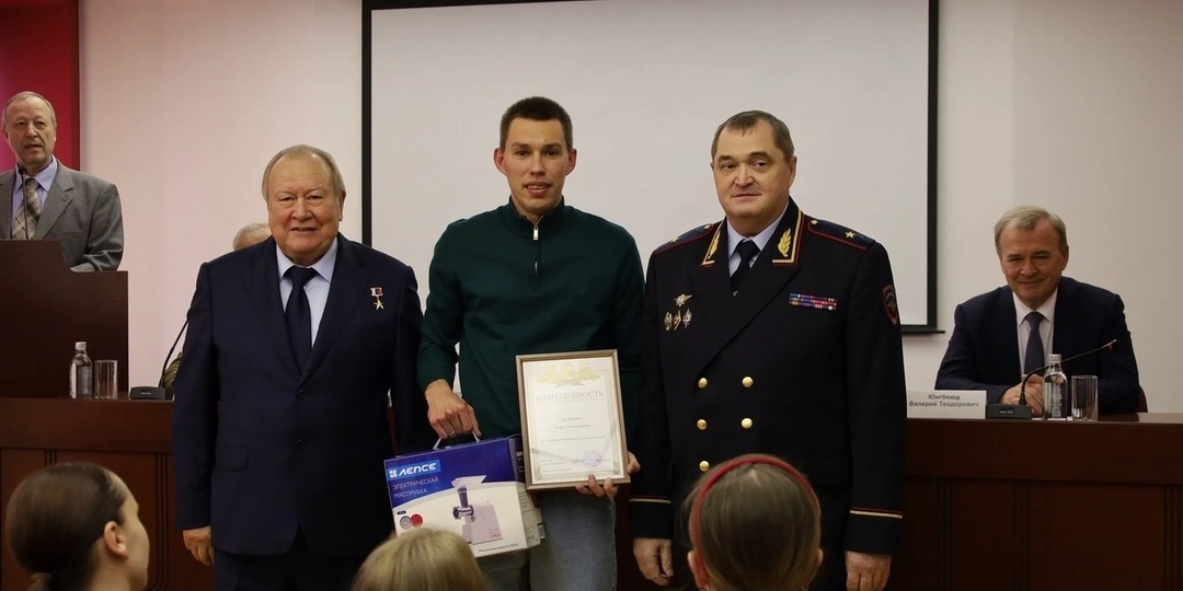 Вратарь кировского ХК «Родина» обезвредил вооруженного грабителя
