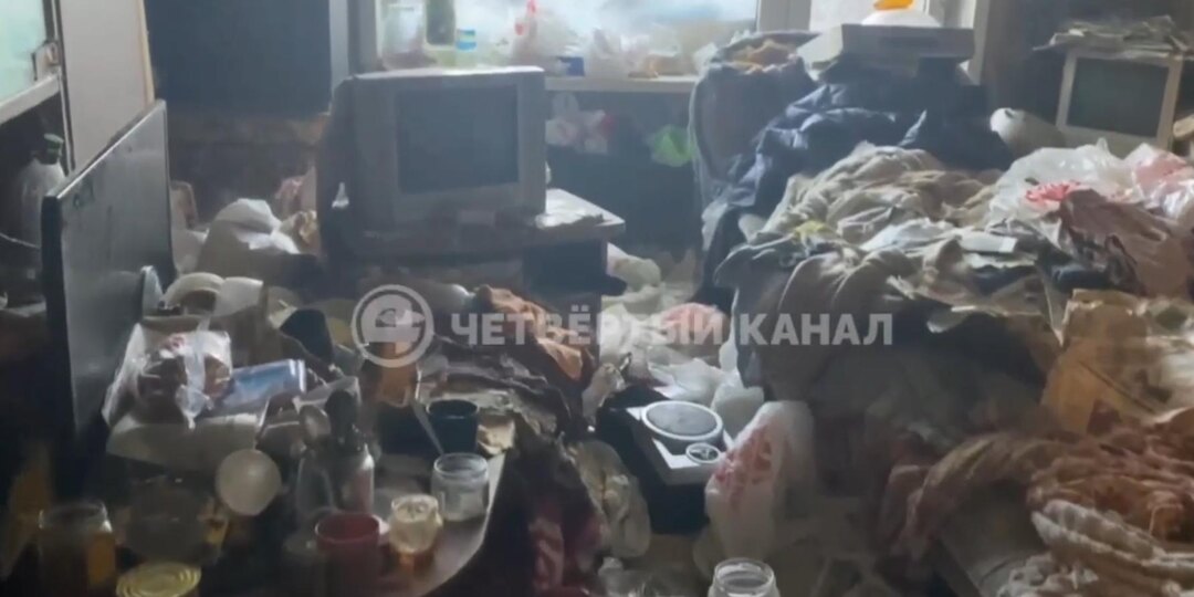 Пенсионерка из Екатеринбурга устроила помойку в доме: суды и приставы бессильны