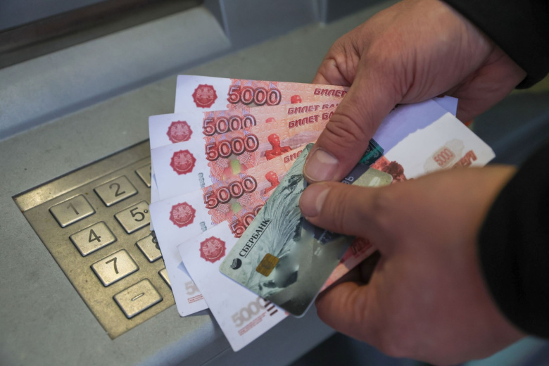 Росстат назвал пять сфер со средней зарплатой выше 200 тыс. рублей