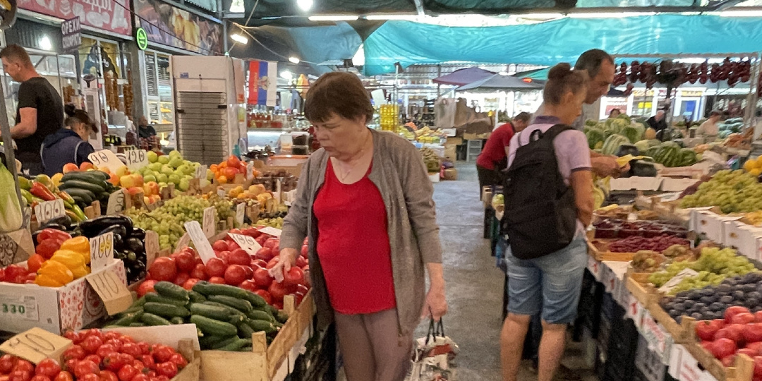 Чем удивил рынок в Крыму. Что сейчас продают и какие цены на рынке самого дорогого города-курорта Ялты