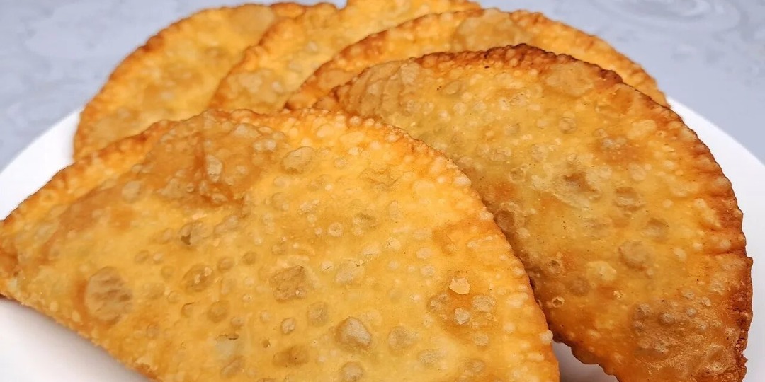 Чебуреки на сковороде с мясом: хрустящий рецепт