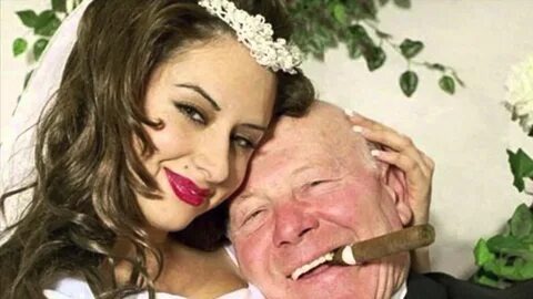 Аня вспыхнула. Дима бросился протирать полки, а Аня поняла: началось.