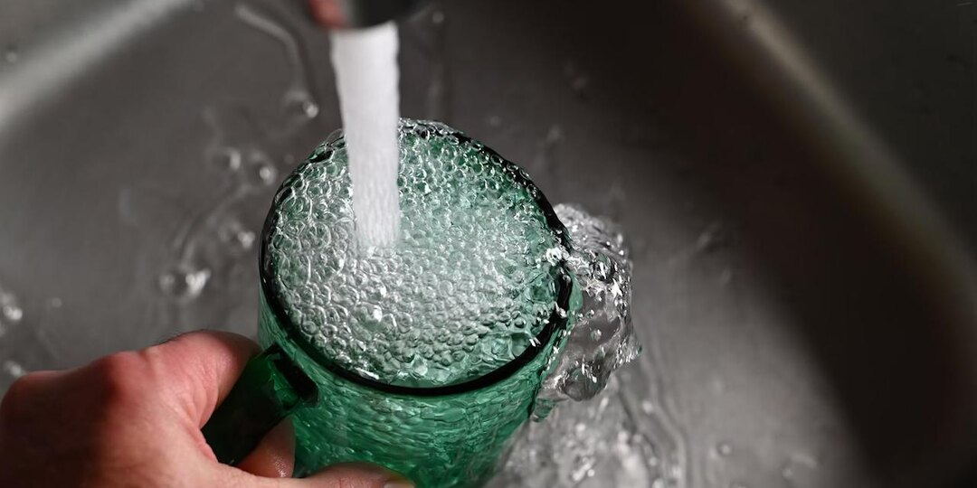 💧 Совет на сезон простуд: полощите горло водой