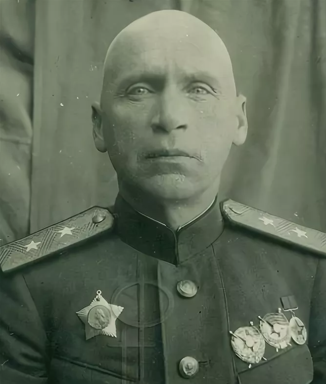 В.Д.Цветаев, 1943 год. Источник - https://krasnoznamenci.ru/tablitsa/19-kh-ts-ch