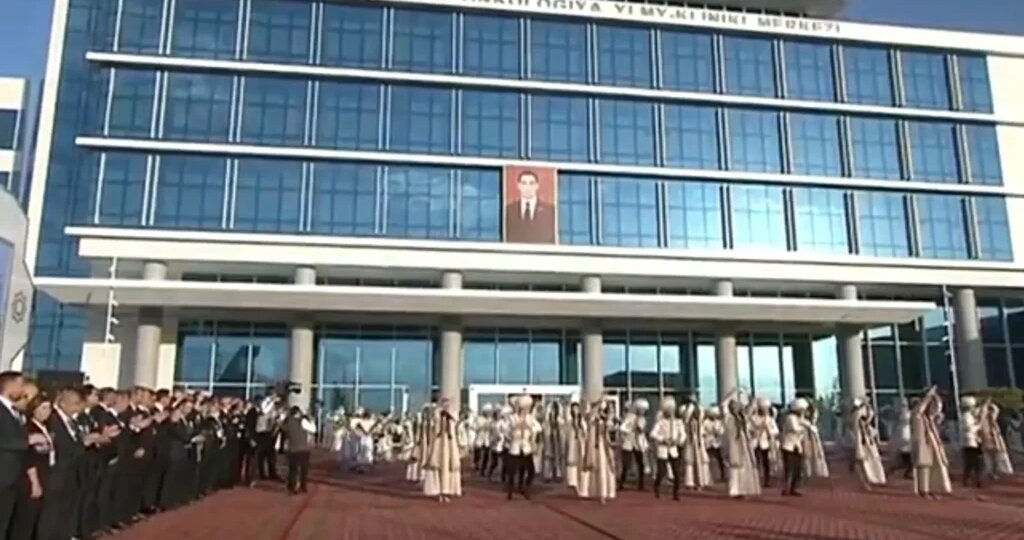 🇹🇲 Туркменистан открыл три крупнейших медцентра мирового уровня