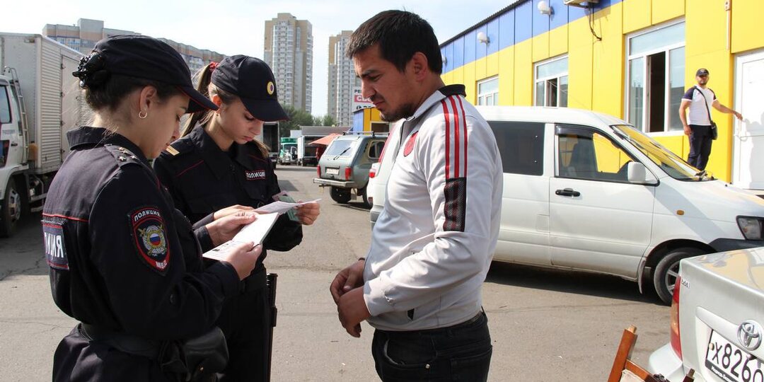 Из Новосибирска выслали двух мигрантов, осужденных за тяжкие преступления