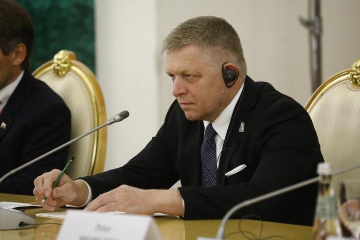Фицо: Словакия и Венгрия не будут финансировать новый кредит Украине на €70 млрд
