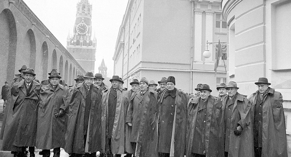 Леонид Брежнев дал им "специальное задание": узнать в каких условиях живут и трудятся нефтяники Тюмени