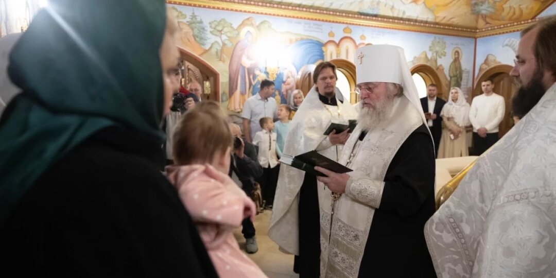 В Когалыме митрополит Павел совершил крещение детей из многодетных семей