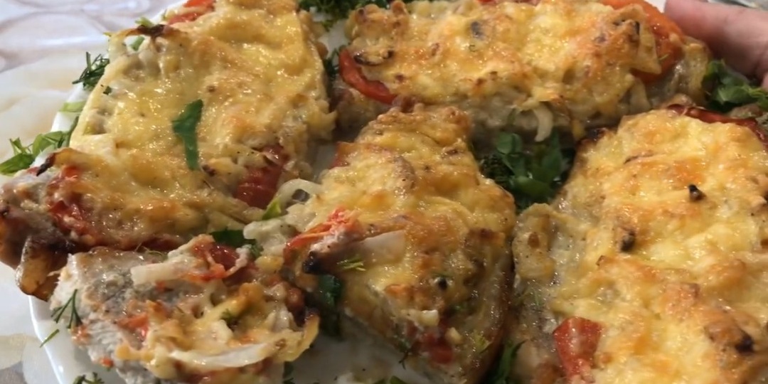 Рецепт нежного мяса с горчицей и помидорами.