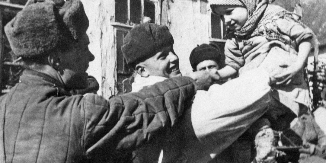 «Плач ребёнка мог стоить жизни всем»: Как политрук Киселёв уберёг трёхлетнюю Берту и пробил путь к свободе для 218 обречённых
