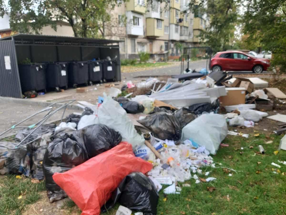 Свалка в 50 метрах от Мэрии города Черкесска.