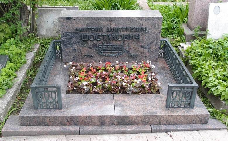 Новодевичье кладбище в Москве. Могилы знаменитостей, похороненных на участке №2. Часть девятнадцатая