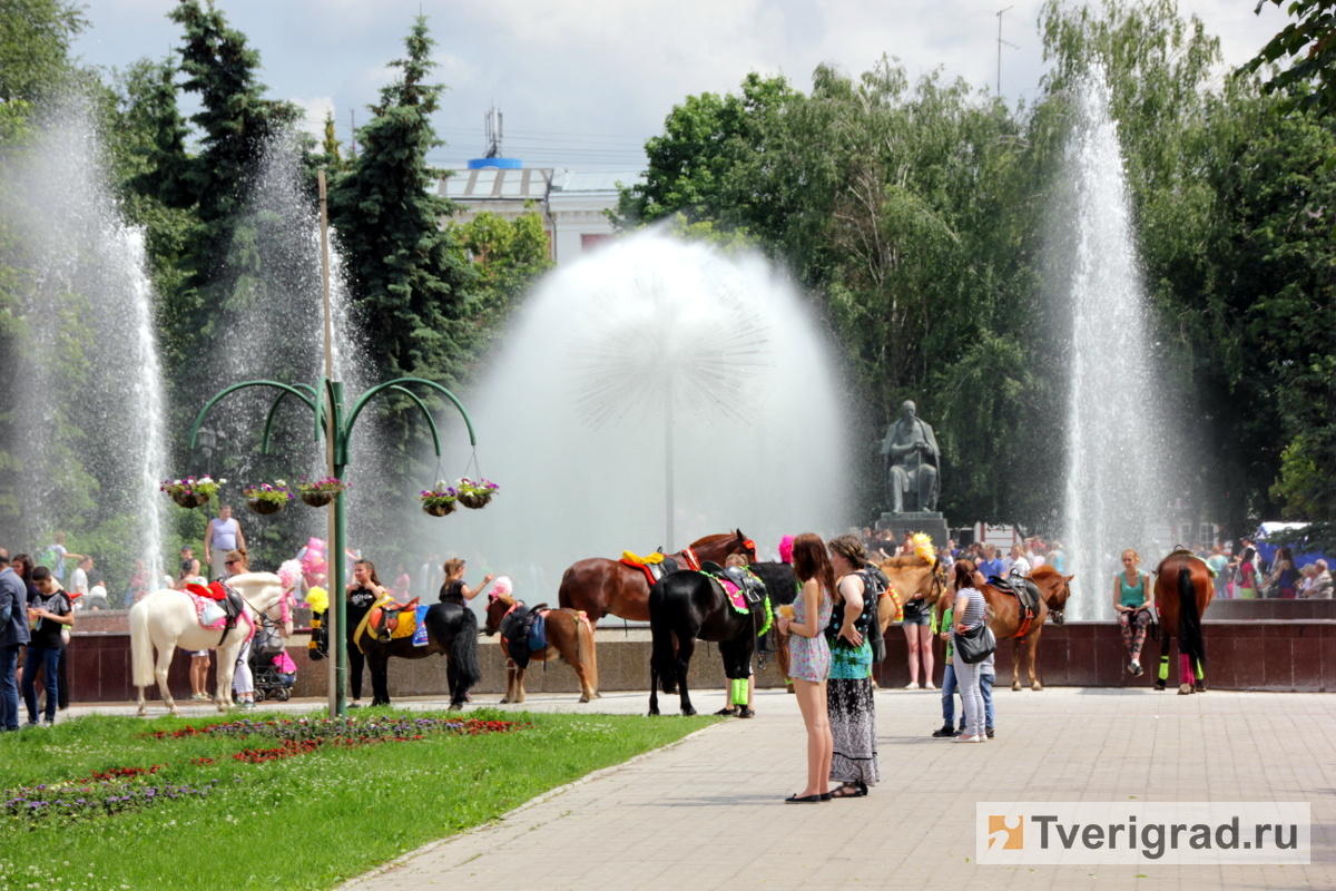 Фонтан у цирка в Твери