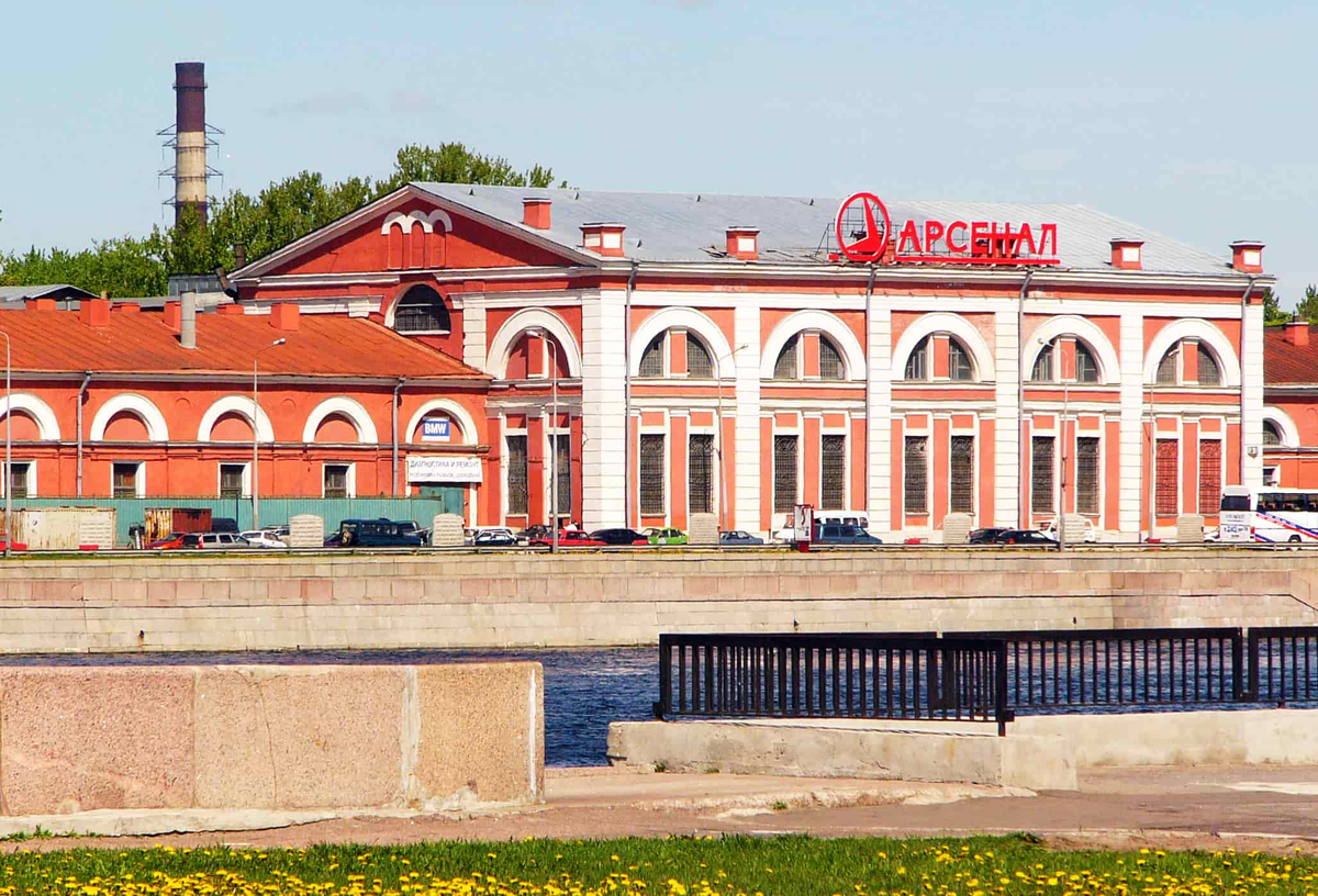 Арсенальная набережная, Санкт-Петербург - карта, ресторан, концертный зал, фото,