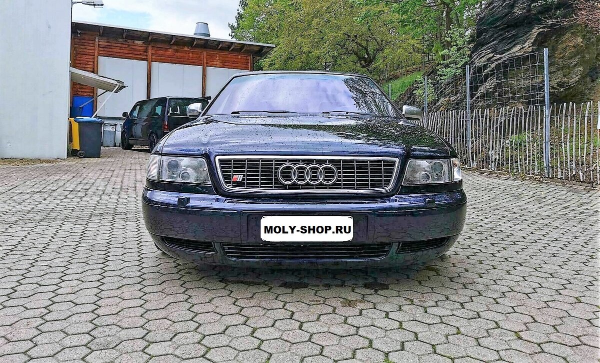 Знаменитая клетчатая решетка радиатора АУДИ S 8