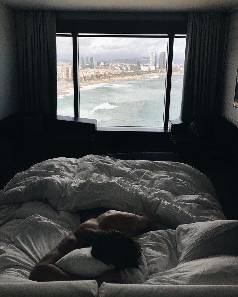 Сейчас на меня налетят "хранительницы очага", "яжежены" и прочее. Ну да и ладно, у каждого есть право на собственное мнение.