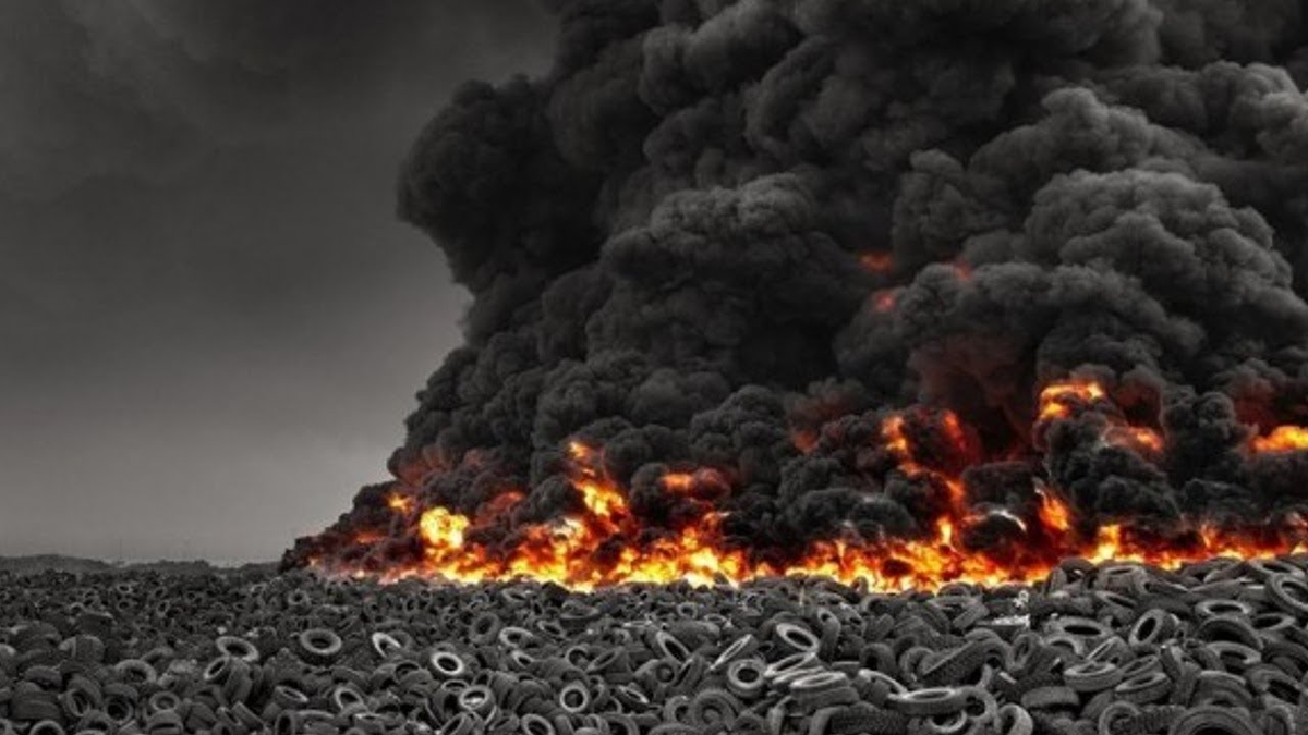 1.Свалка автомобильных покрышек находящаяся в Калифорнии.  В конце 1989 года в свалку ударила молния после чего покрышки горели несколько месяцев заволакивая небо черным дымом.