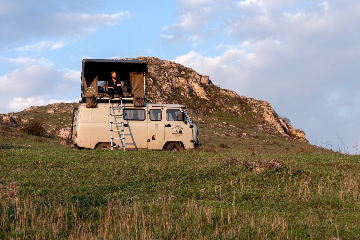 Палатка на крыше - самое лучшее место чтобы наблюдать восходы и закаты