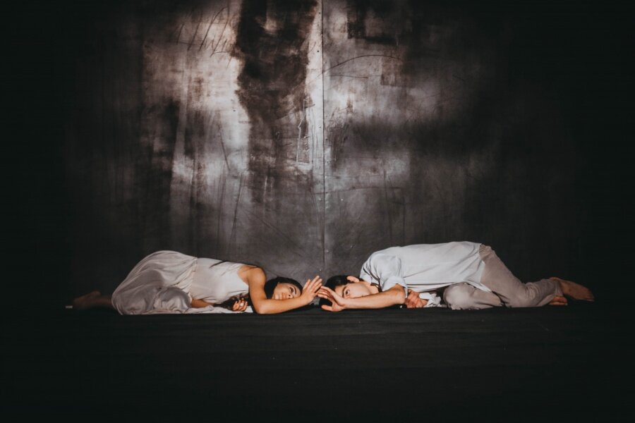 А Он и не догадается никогда, что вы мечтали утонуть в его сильных руках).