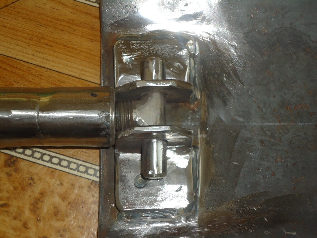 узел крепления,поворотный узел.