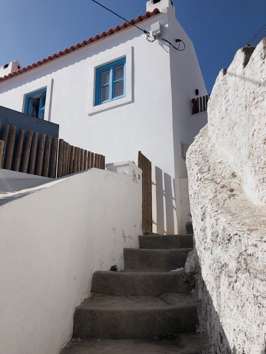 Дом в португальской деревне Azenhas Do Mar
