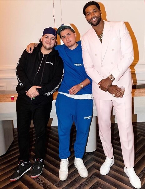 Источник "Reddit"