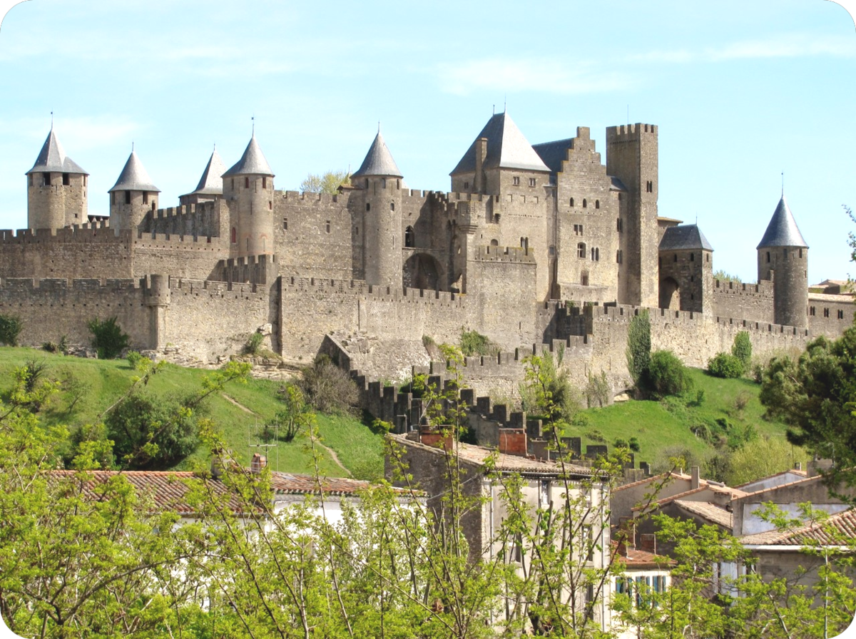 Пятеро городов. Каркасонская крепость Франция. Крепость Каркассон во Франции. Францикрепость Каркассон. Каркассон замок Франция.