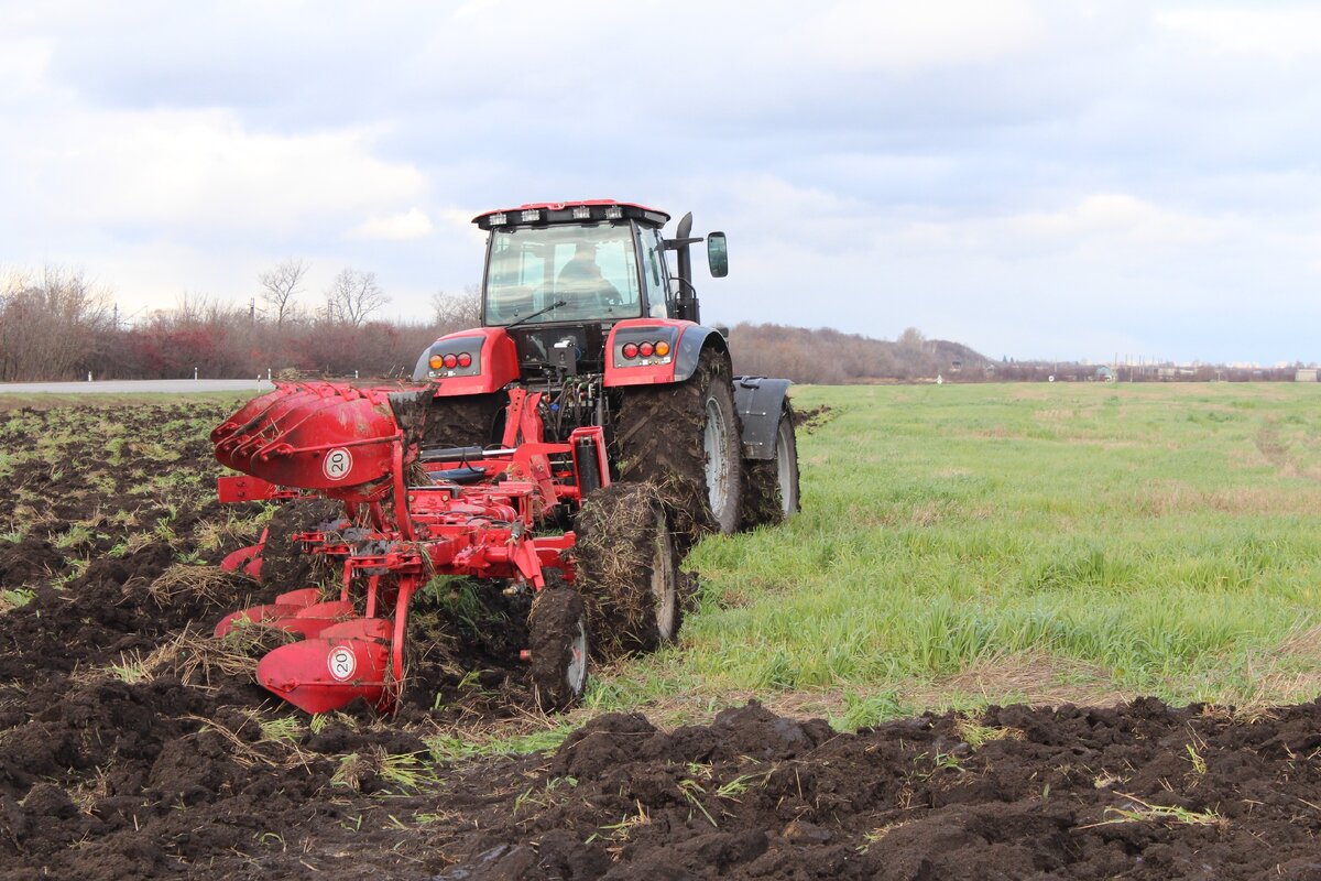 Зяблевая вспашка это. Бахча зяблевая вспашка. Зяблевая вспашка почвы. Лункование зяби. Агрегат для вспашки зяби.