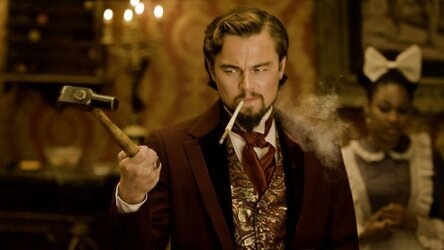 Когда Леонардо ДиКаприо играл роль Кэлвина Кэнди в фильме "Джанго освобождённый", в одной из сцен, где он разбивает стакан, он, на самом деле, серьёзно порезался. 
Будучи талантливым актером, Леонардо оставался в роли, чтобы доиграть сцену. Режиссеру фильма, Квентину Тарантино, так понравилась сцена, что он её оставил. Так что вы можете увидеть настоящую кровь ДиКаприо и его настоящую реакцию. ТЕЛЕГРАМ  С ФИЛЬМАМИ В ШАПКЕ КАНАЛА.