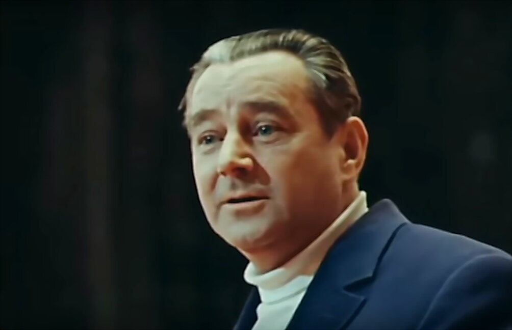 Валентин Филатов в фильме "Представление начинается" (1970)