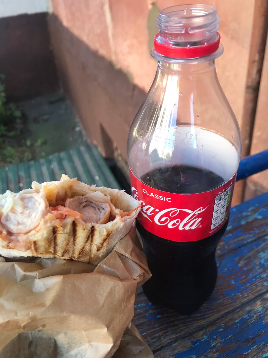 Ах да, ещё одно достижение - я съела шаверму и колу втихаря от детей, это было божественно, рекомендую.