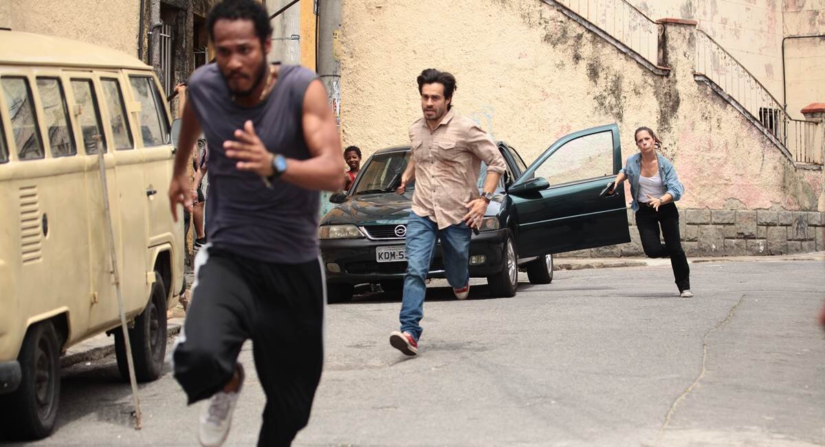 Надо понимать, "Догони и грохни чернокожего", вообще, любимая игра местных слуг закона. Что поделать - другой  материк, другая толерантность