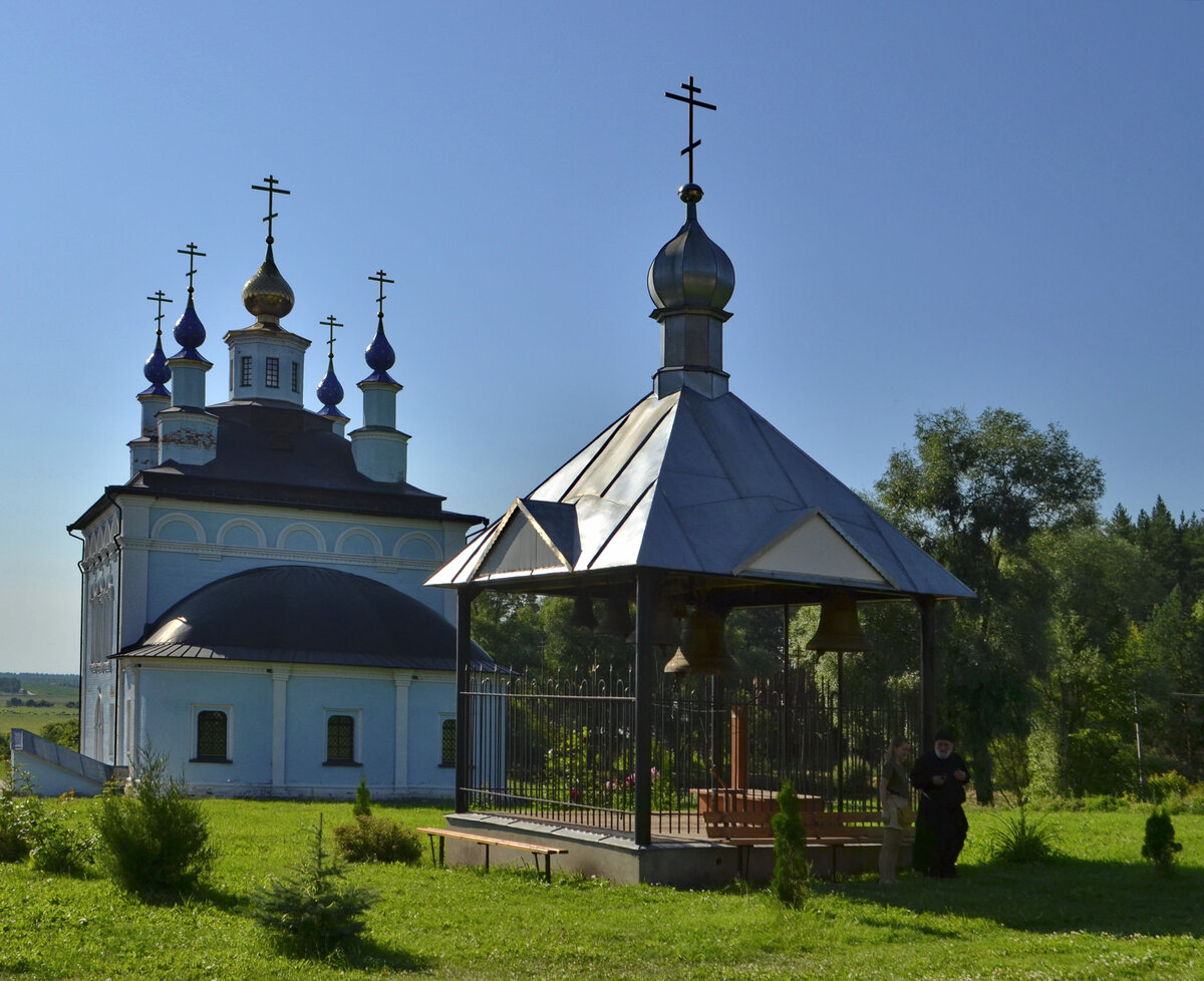 Колокольня и Введенский собор