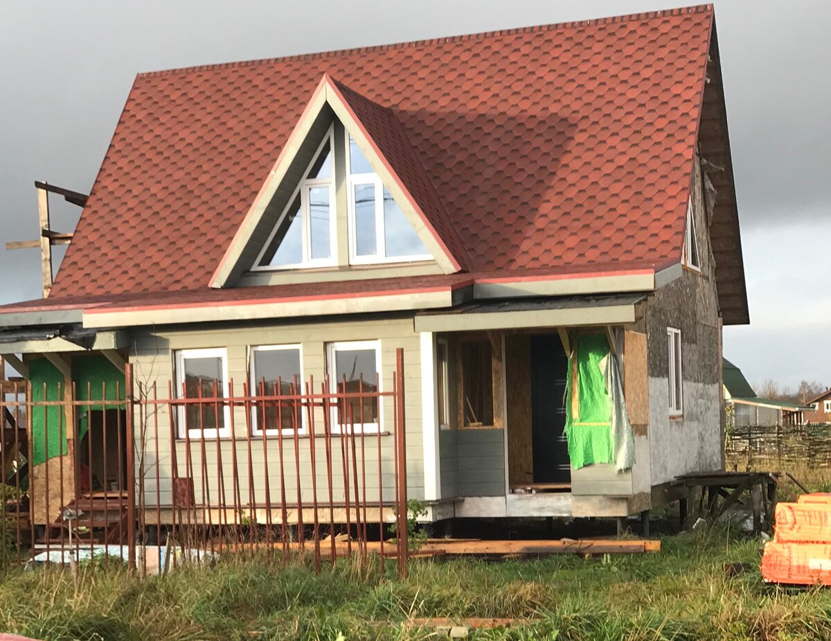 Общий вид дома. Главный фасад смотрит на Юг