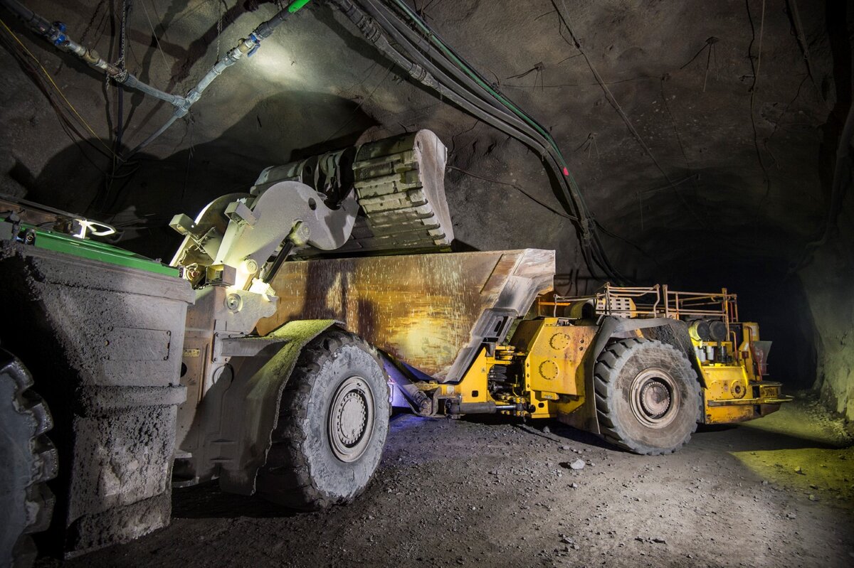 Шахтная техника - вся приземистая и коренастая