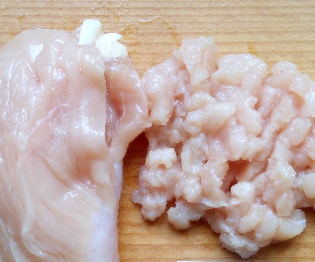 Нарезаем куриное филе