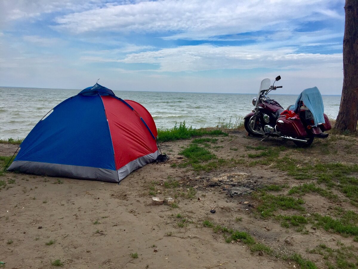 Расположились на берегу