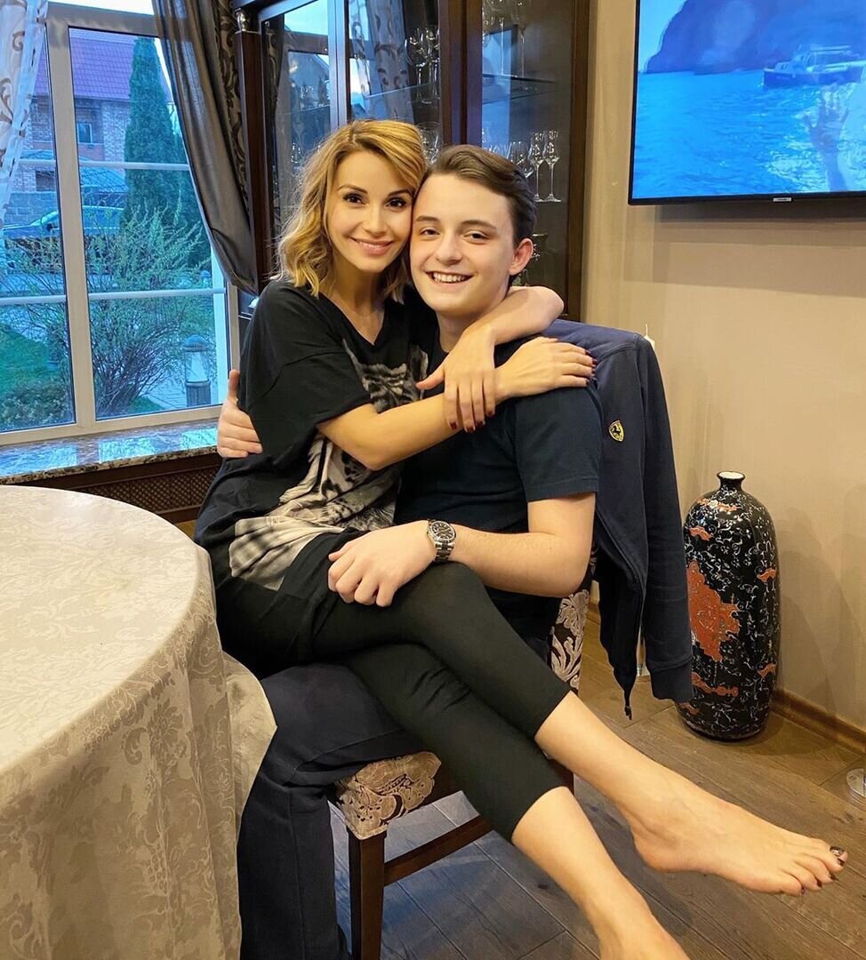 Сколько детей у ольги орловой. Ольга орлова и ее сын. Ольга орлова дети. Ольга орлова дети. Ольга орлова 2010.