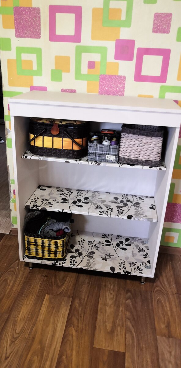 Вот он первый шкафчик. 