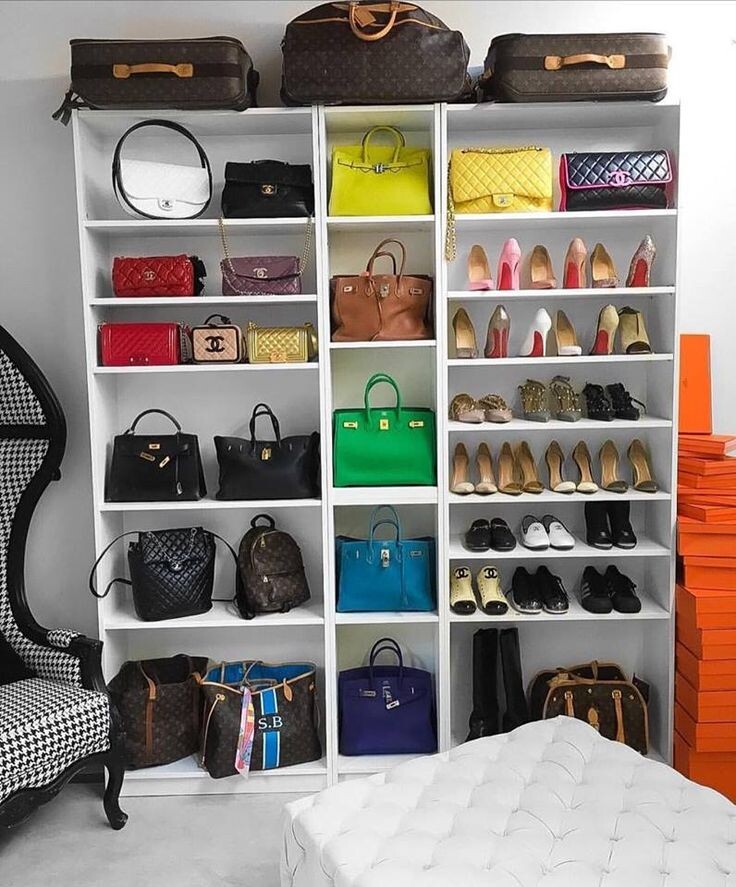 Источник фото: https://i.pinimg.com/736x/c4/66/fe/c466fec96a895148d84419558b2446d9--room-tour-master-closet.jpg