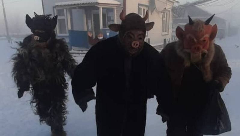 Сюллюкюны (артисты сельского театра с. Антоновка Нюрбинского улуса), январь, 2021. Фото с сайта ykt.ru