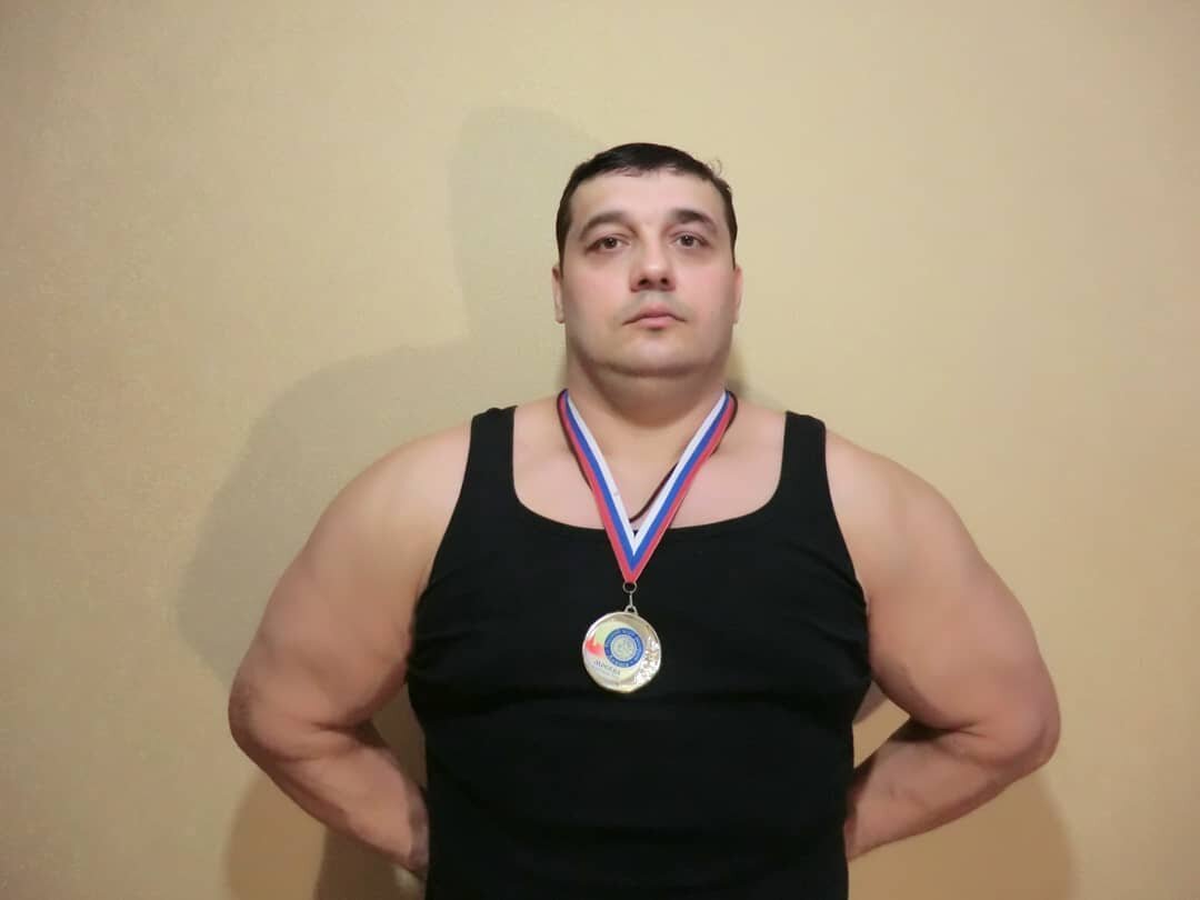 Силач Дмитрий Халаджи